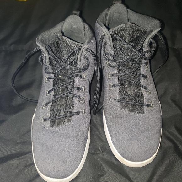 nike sneakers - Picture 1 of 1